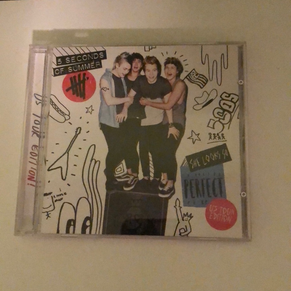 5SOS She Looks So Perfect EP